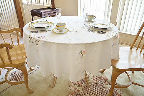 Rose Style 68" Round Tablecloths. - Click Image to Close